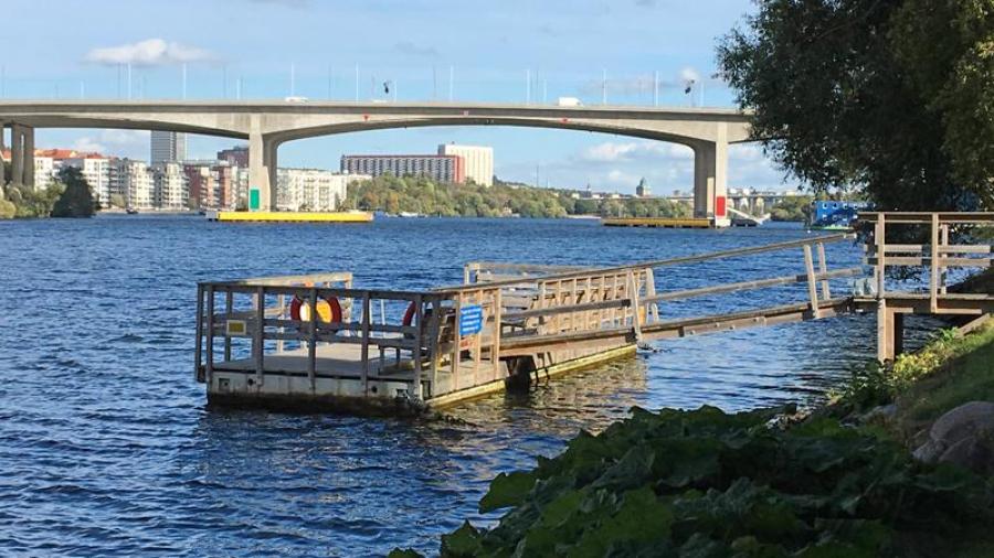 Badbryggan med Essingeleden/Lilla Essingen i bakgrunden